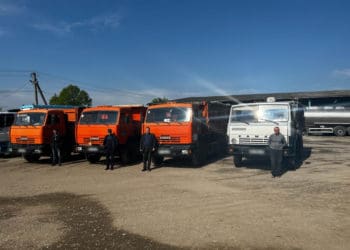 ТзОВ “Бучачагрохлібпром” передав для потреб ЗСУ чергову партію автомобілів КамАЗ з причепами
