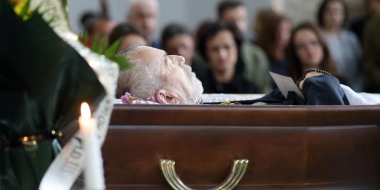 У Тернополі попрощалися з поетом, бардом Олександром Смиком (Фото)