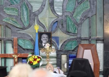 У Тернополі попрощалися з поетом, бардом Олександром Смиком (Фото)