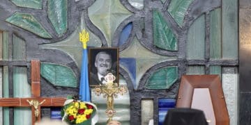 У Тернополі попрощалися з поетом, бардом Олександром Смиком (Фото)