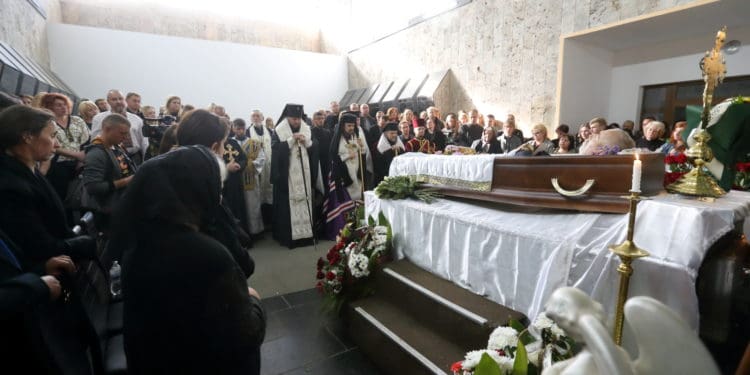 У Тернополі попрощалися з поетом, бардом Олександром Смиком (Фото)