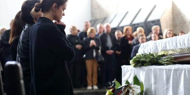 У Тернополі попрощалися з поетом, бардом Олександром Смиком (Фото)