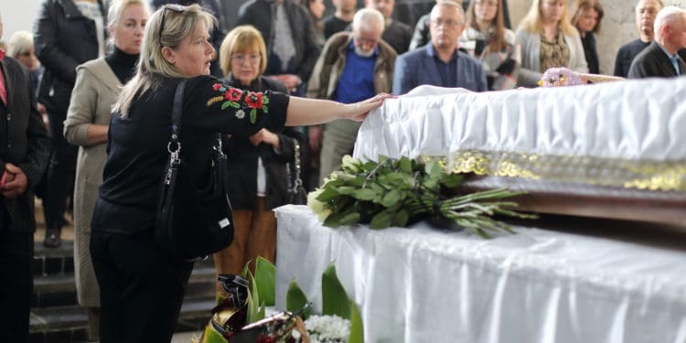 У Тернополі попрощалися з поетом, бардом Олександром Смиком (Фото)