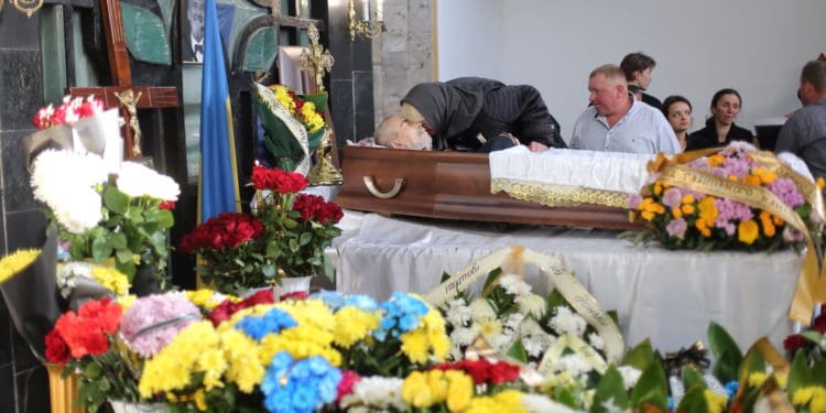 У Тернополі попрощалися з поетом, бардом Олександром Смиком (Фото)