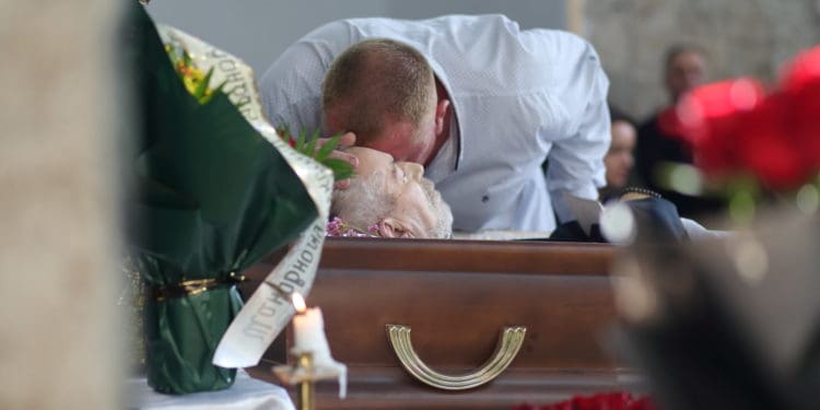 У Тернополі попрощалися з поетом, бардом Олександром Смиком (Фото)