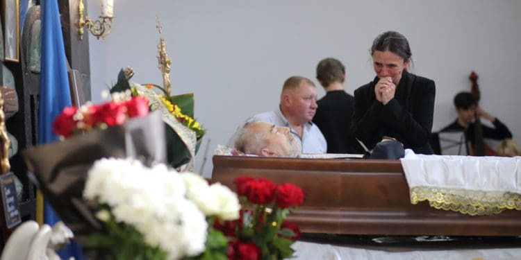 У Тернополі попрощалися з поетом, бардом Олександром Смиком (Фото)