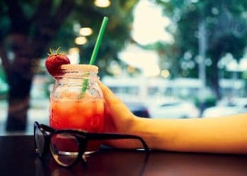 Тернополяни пропонують дозволити продаж слабоалкогольних напоїв з 11 до 22 години