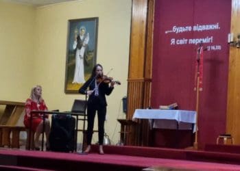 “Фронт у кожного свій”: тернопільська співачка у Польщі дала концерт на підтримку України (Фото, відео)