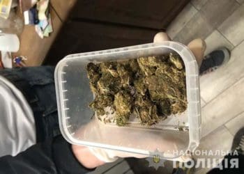 У центрі міста спіймали закладчика з “товаром” на сто тисяч