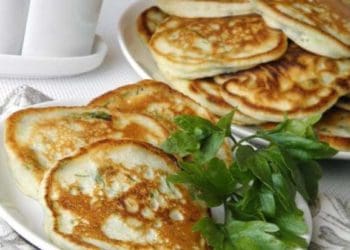 Рецепт дня: Оладки з кропивою та петрушкою