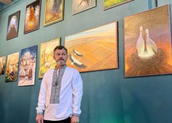 Художник з Бережан Олег Шупляк продав свої картини на благодійному заході у Люксембурзі