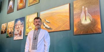 Художник з Бережан Олег Шупляк продав свої картини на благодійному заході у Люксембурзі