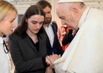 Папа зустрівся з дружинами бійців полку «Азов», які захищають Маріуполь