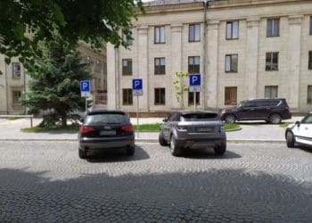 Як у центрі Тернополя паркуються «елітні інваліди» (Фотофакт)