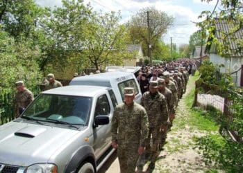 Троє синів стали сиротами: Тернопільщина попрощалася з Героєм
