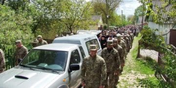 Троє синів стали сиротами: Тернопільщина попрощалася з Героєм
