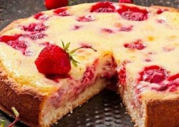 Рецепт на вихідні: Полуничний заливний пиріг з пісочного тіста