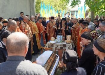 На Тернопільщині попрощалися з Героєм Євгеном Безкровним: військовому було 33 роки