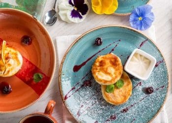 Весняний рецепт: Сирники без борошна з ревенем