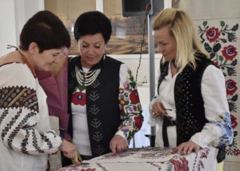 Виставку вишитих полотен із приватної колекції Тетяни Головань відкрили у Тернополі