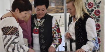 Виставку вишитих полотен із приватної колекції Тетяни Головань відкрили у Тернополі