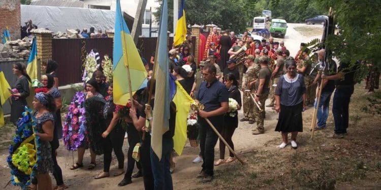 Скала-Подільська громада попрощалася з Героєм Віктором Росінчуком