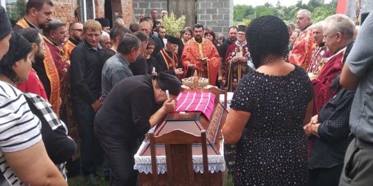 Скала-Подільська громада попрощалася з Героєм Віктором Росінчуком