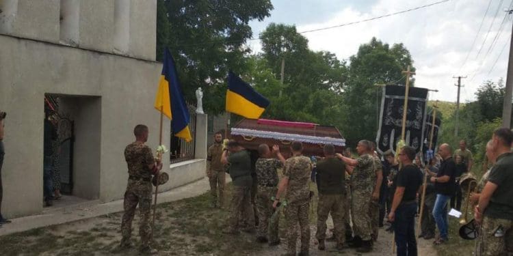 Скала-Подільська громада попрощалася з Героєм Віктором Росінчуком