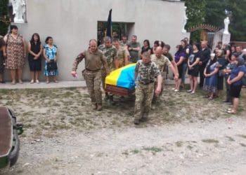 Скала-Подільська громада попрощалася з Героєм Віктором Росінчуком