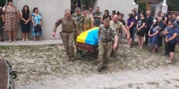 Скала-Подільська громада попрощалася з Героєм Віктором Росінчуком