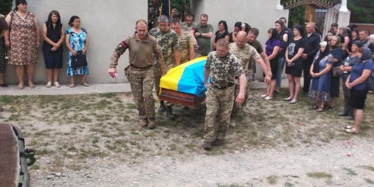 Скала-Подільська громада попрощалася з Героєм Віктором Росінчуком