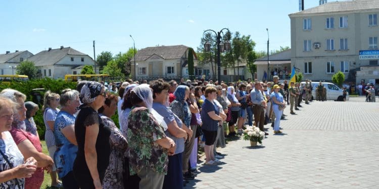 У Ланівцях зустріли тіло загиблого Героя-десантника Володимира Нечая