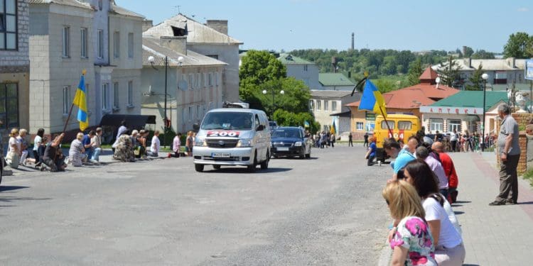 У Ланівцях зустріли тіло загиблого Героя-десантника Володимира Нечая