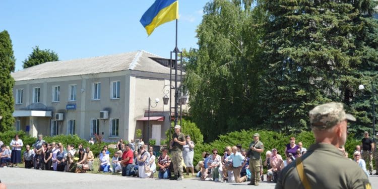 У Ланівцях зустріли тіло загиблого Героя-десантника Володимира Нечая