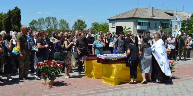 У Ланівцях зустріли тіло загиблого Героя-десантника Володимира Нечая