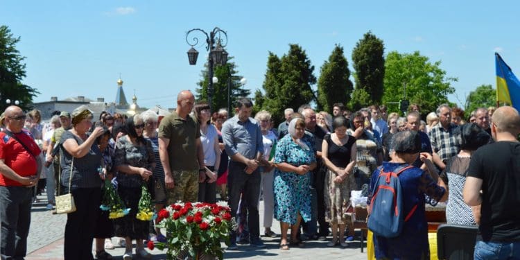 У Ланівцях зустріли тіло загиблого Героя-десантника Володимира Нечая