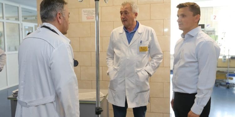 Тернопільська обласна лікарня отримала дороговартісне обладнання для лікування важкохворих