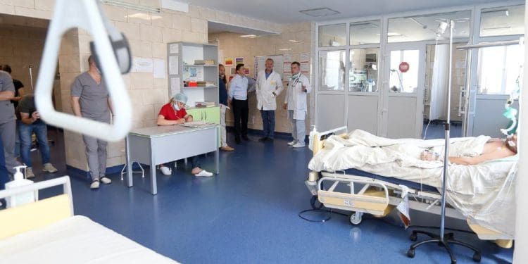 Тернопільська обласна лікарня отримала дороговартісне обладнання для лікування важкохворих