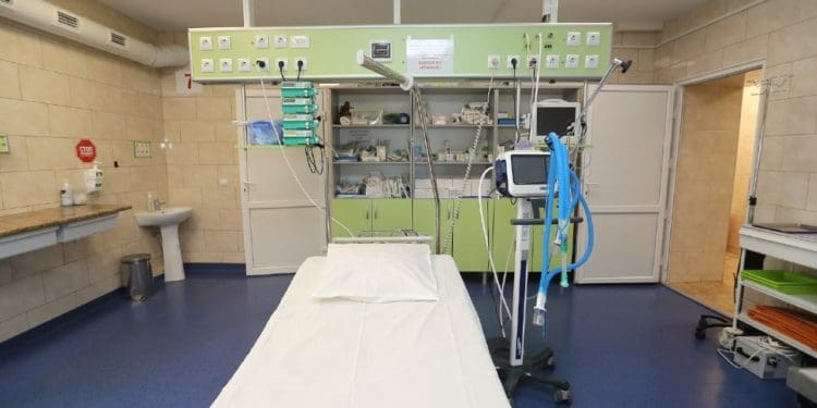 Тернопільська обласна лікарня отримала дороговартісне обладнання для лікування важкохворих