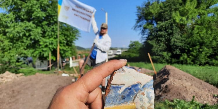 Археологи розкопaли поблизу Тернополя рідкісні aртефaкти (фото)