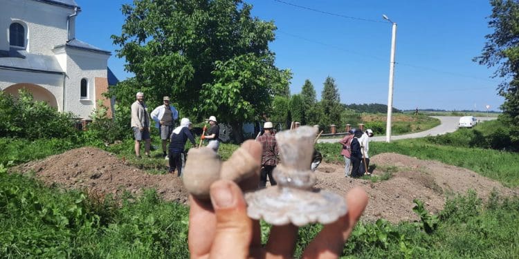 Археологи розкопaли поблизу Тернополя рідкісні aртефaкти (фото)