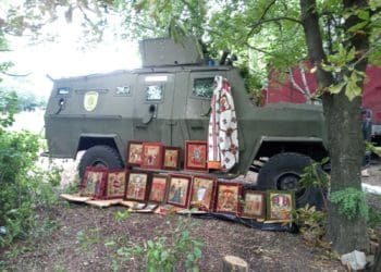 13 унікальних вишитих ікон, 4 вишитих ризи із розбомбленої на Луганщині вивезли бійці батальйону «Свобода»