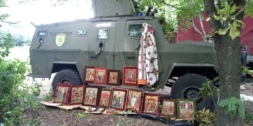 13 унікальних вишитих ікон, 4 вишитих ризи із розбомбленої на Луганщині вивезли бійці батальйону «Свобода»