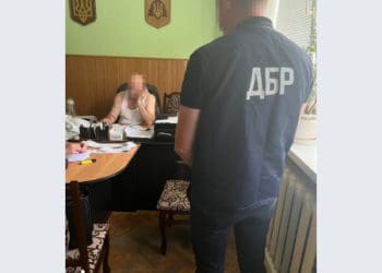 На Тернопільщині ДБР викрила злочинну групу з посадовців, яка крала у держави ліс на мільйони гривень