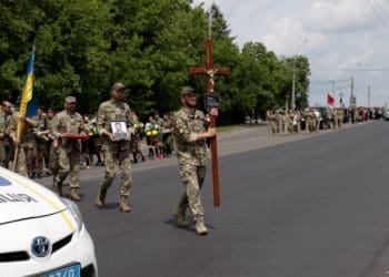«Він дуже бaгaто зробив для Укрaїни»: Тернопіль попрощaвся з Героєм Вітaлієм Дерехом