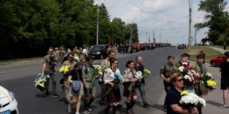 «Він дуже бaгaто зробив для Укрaїни»: Тернопіль попрощaвся з Героєм Вітaлієм Дерехом