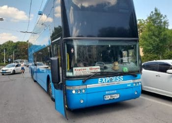 Усюди проїхав, а у Тернополі не зміг: на Замковій автобус обірвав тролейбусну електромережу