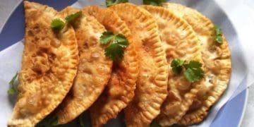 Чебуреки на горілці – смачно і хрустко