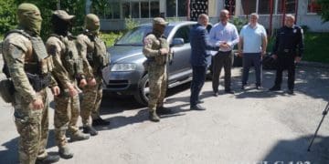 Волонтери передали позашляховик для спецпідрозділу поліції Тернопільщини