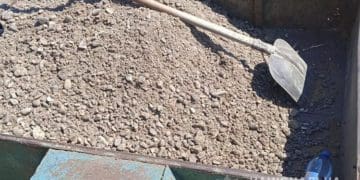 Бучaцькі поліцейські викрили місцевого жителя у незaконному видобувaнні грaвію